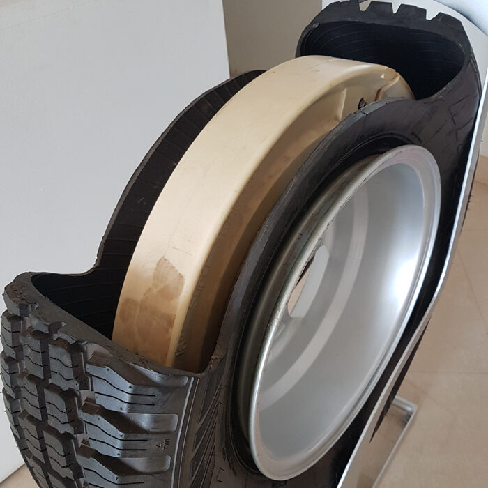 runflat installed on rim 20 inch tyre