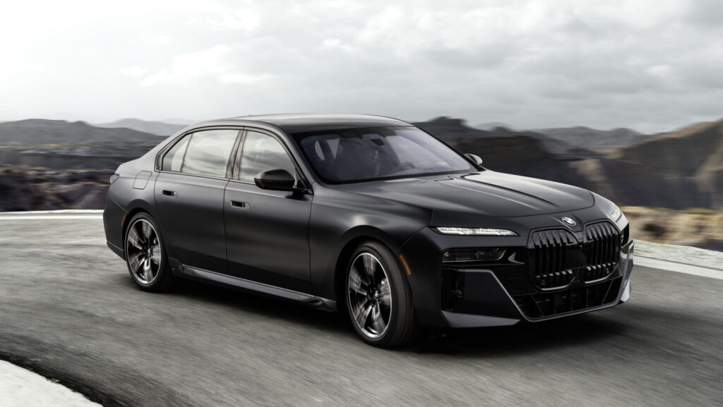 P90458253 The new BMW 760i xDrive.European model shown scaled e1650422584526